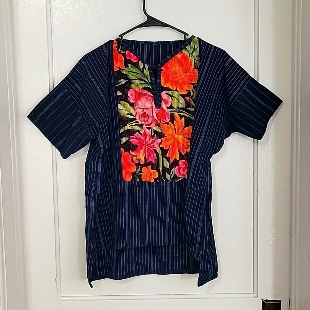 Guatemalan top floral top embroidered shirt Huipil Blouse Vneck shirt Size M/L